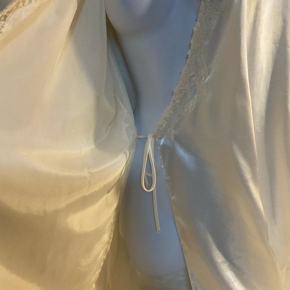 Victoria’s Secret ivory short robe dressing gown beaded sequined bridal one size - Picture 6 of 11